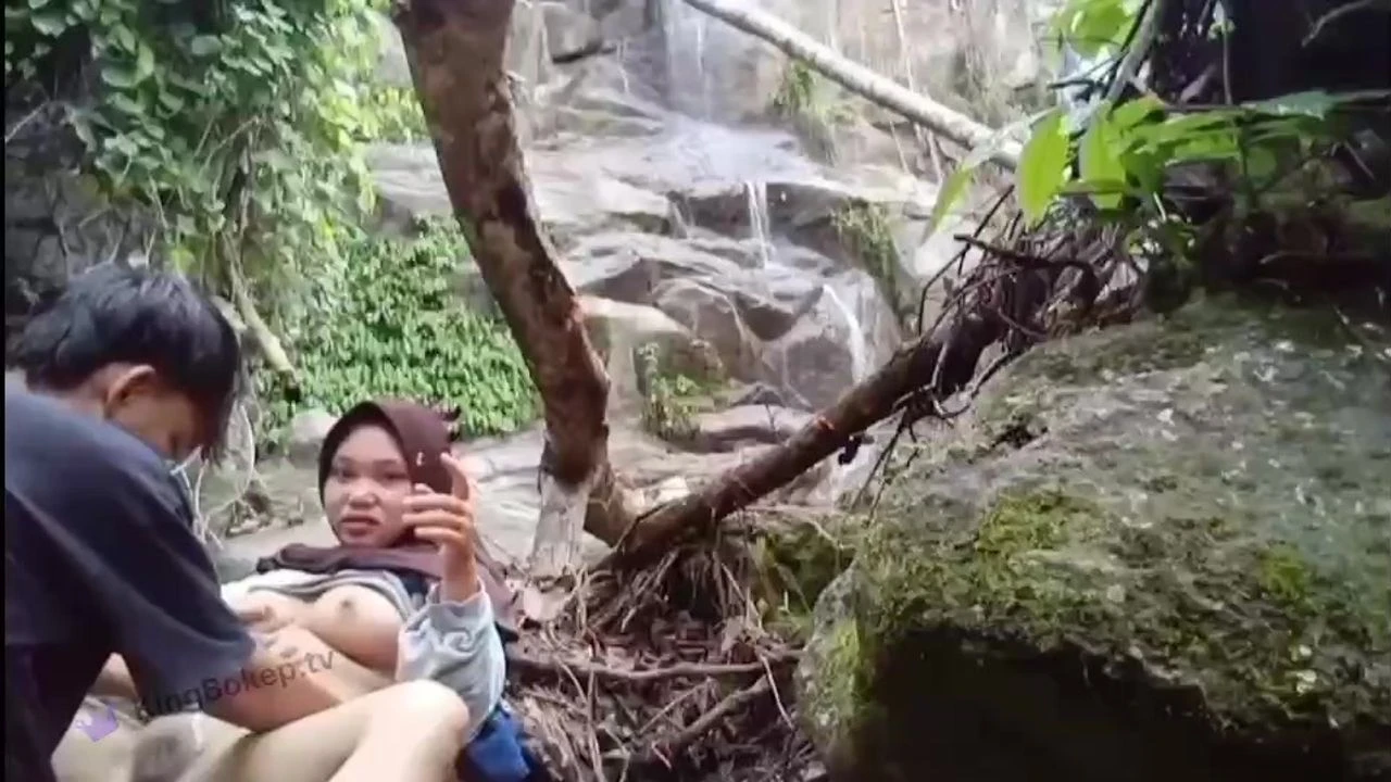 Video Hijab Ngewe Di Air Terjun